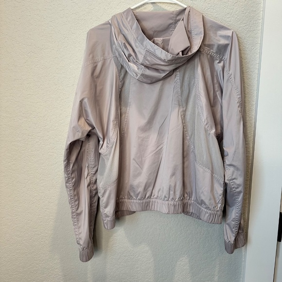 Lululemon Grey Lightweight Classic Fit Windbreaker Running Jacket - Size 10 EUC - Picture 7 of 8